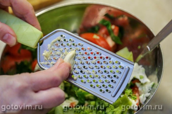 Овощной салат из брокколи с помидорами и моцареллой Овощной салат из брокколи с помидорами и моцареллой