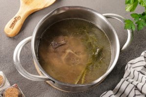 Борщ со щавелем и яйцом