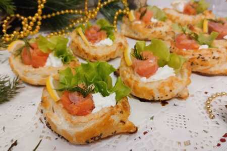 С форелью и творожным сыром "лодочки" С форелью и творожным сыром "лодочки"