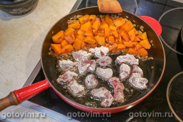 Куриная печень, жаренная с тыквой Куриная печень, жаренная с тыквой