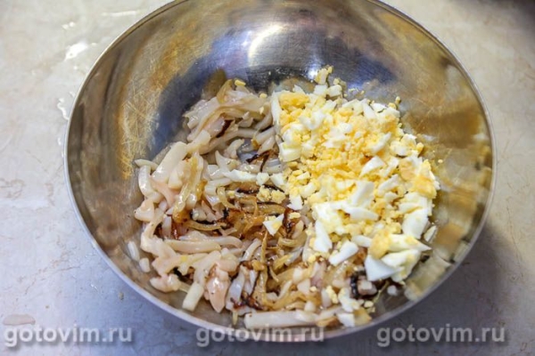 Чебуреки с кальмарами и яйцом Чебуреки с кальмарами и яйцом