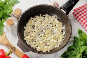 Баклажаны, жаренные с перцем и помидорами Баклажаны, жаренные с перцем и помидорами