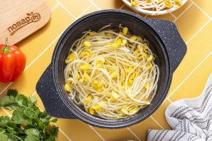 Салат из пророщенной сои по-корейски Салат из пророщенной сои по-корейски