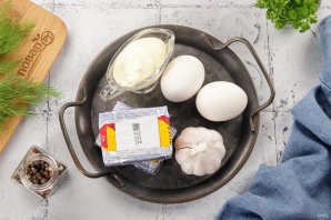 Салат из сыра с чесноком Салат из сыра с чесноком