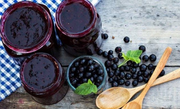 Варенье-пятиминутка из смородины через мясорубку Варенье-пятиминутка из смородины через мясорубку