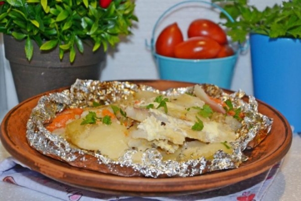 Запеченная горбуша с картошкой в сливках Запеченная горбуша с картошкой в сливках