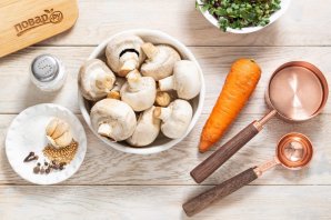 Шампиньоны с морковью