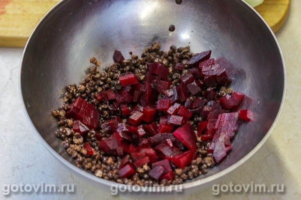 Салат из чёрной чечевицы со свеклой и сыром фета Салат из чёрной чечевицы со свеклой и сыром фета