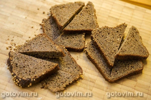 Тартинки с красной рыбой, творожным сыром и свеклой