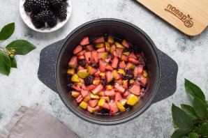 Варенье из ежевики и яблок Варенье из ежевики и яблок