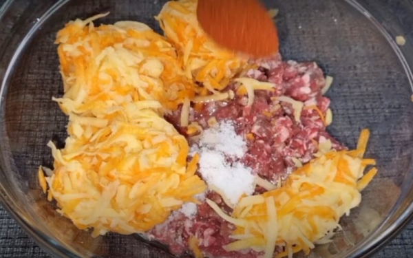 Беру фарш и картофель. Свекровь поделилась вкусным рецептом из 90-х, мужу теперь готовлю только так Беру фарш и картофель. Свекровь поделилась вкусным рецептом из 90-х, мужу теперь готовлю только так