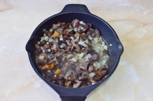 Куриные рулетики в беконе с грибами