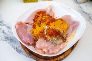 Филе куриного бедра на сковороде Филе куриного бедра на сковороде