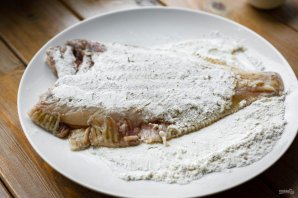 Камбала в муке на сковороде Камбала в муке на сковороде