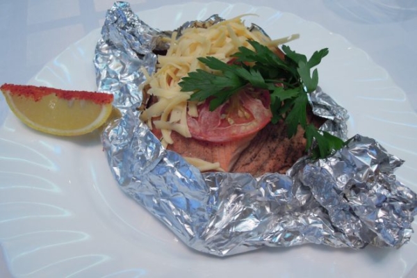 Горбуша кусочками с сыром в фольге Горбуша кусочками с сыром в фольге