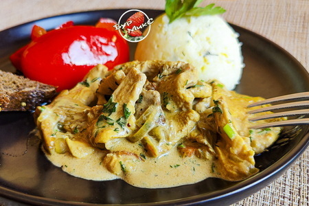Курица с белыми грибами в очень вкусном сливочном соусе Курица с белыми грибами в очень вкусном сливочном соусе