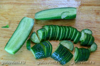 Овощной салат с редиской, огурцами и черемшой Овощной салат с редиской, огурцами и черемшой