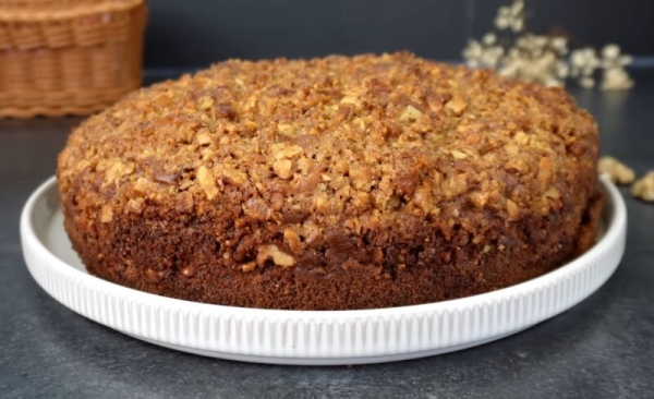 Самый частый пирог в моей духовке: готовится за мгновение, а вкус &mdash; как у шедеврального десерта. Рецепт внутри!