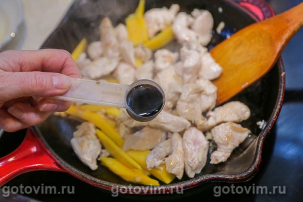 Поке с жареной куриной грудкой в соусе терияки, манго, авокадо и бобами эдамаме Поке с жареной куриной грудкой в соусе терияки, манго, авокадо и бобами эдамаме