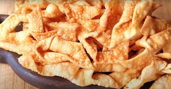 Воздушный и хрустящий хворост из минимума продуктов. Быстро и просто Воздушный и хрустящий хворост из минимума продуктов. Быстро и просто