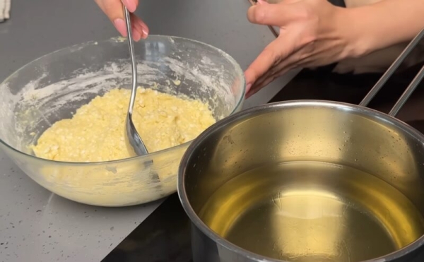 Творожные пончики с корицей: быстро и вкусно. Простейший рецепт — 15 минут и готово! Творожные пончики с корицей: быстро и вкусно. Простейший рецепт — 15 минут и готово!