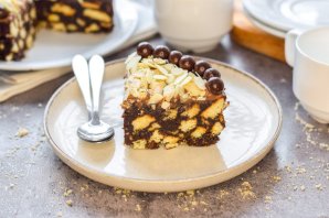 Шоколадный торт с печеньем и орехами без выпечки Шоколадный торт с печеньем и орехами без выпечки