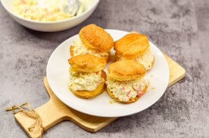 Закуска "Ракушки" из слоёного теста с крабовыми палочками Закуска "Ракушки" из слоёного теста с крабовыми палочками