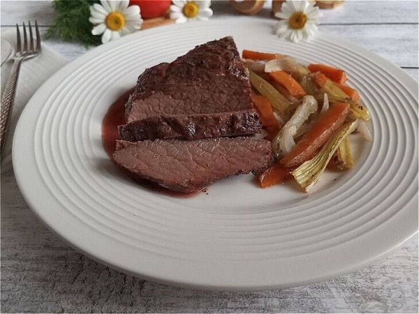 Ростбиф со сливочным маслом на овощной подушке #пушкинкулинар Ростбиф со сливочным маслом на овощной подушке #пушкинкулинар