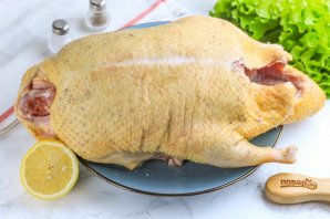 Утка с сельдереем в духовке Утка с сельдереем в духовке