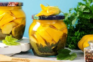 Патиссоны, маринованные кусочками Патиссоны, маринованные кусочками