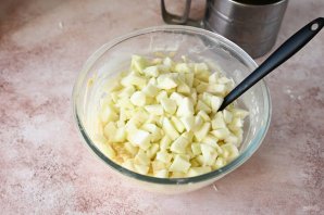 Пирог из творога и яблок