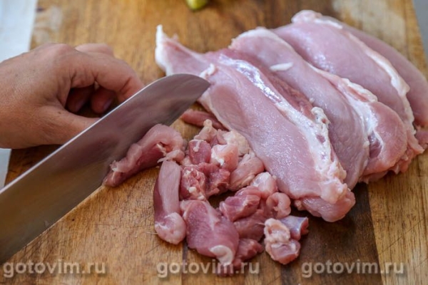 Свиная поджарка со сливой