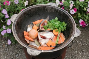 Уха на костре из лосося Уха на костре из лосося