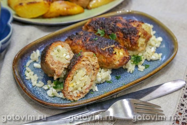 Мясные рулетики из фарша с рисом и яйцом