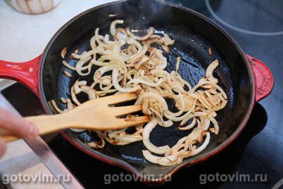 Минтай, запеченный под шубой со свеклой