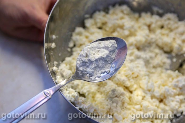 Сырники с изюмом, тушенные с медом и сметаной Сырники с изюмом, тушенные с медом и сметаной