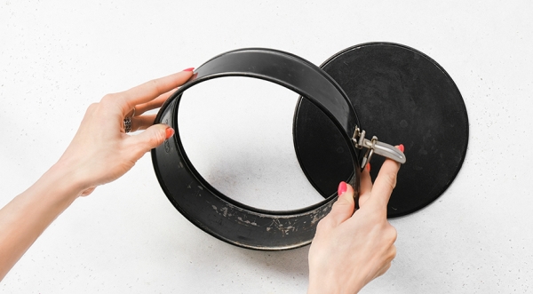 Песочный пирог с ягодами и сметанной заливкой, пошаговый рецепт с фото на 354 ккал