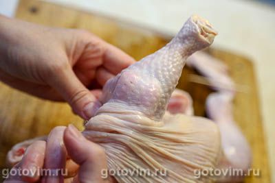 Курица, запеченная с сырным маслом под кожей