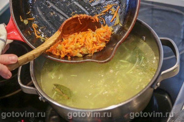 Мясной суп с кабачками и нутом