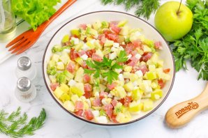 Салат с авокадо и тунцом и яблоком Салат с авокадо и тунцом и яблоком