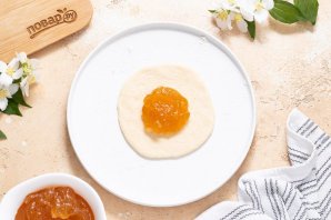 Постные пирожки с повидлом