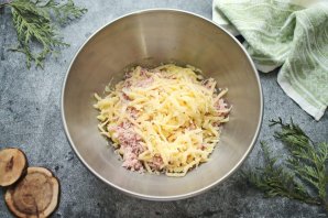 Картофельные котлеты с сыром и ветчиной Картофельные котлеты с сыром и ветчиной