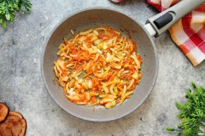 Тушеные куриные бедра Тушеные куриные бедра