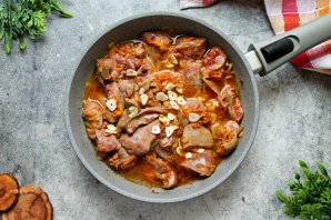 Куриная печень с луком и морковью Куриная печень с луком и морковью