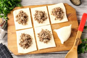 Жареная слоёная самса с мясом Жареная слоёная самса с мясом