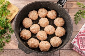 Тефтели с луком и морковью Тефтели с луком и морковью