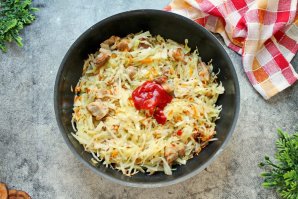 Капуста со свининой