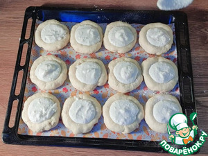 Открытые булочки с кремом и нектаринами