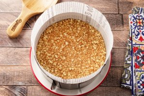 Торт из песочной крошки со сметанным кремом Торт из песочной крошки со сметанным кремом