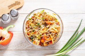 Фунчоза с вешенками и овощами Фунчоза с вешенками и овощами